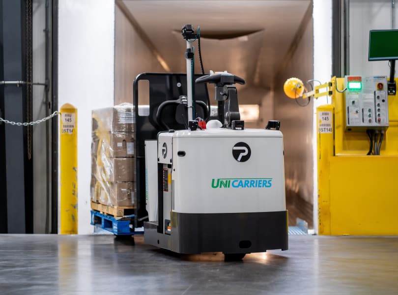 1_Forklift-powered-by-Phantom_pallet-jack-unloading-a-trailer-1-1